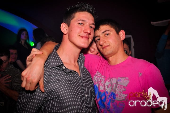 Club Atti's pe ringul de dans, 