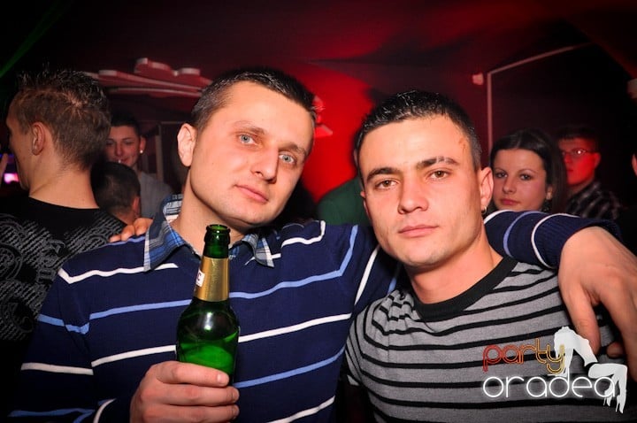 Club Atti's pe ringul de dans, 