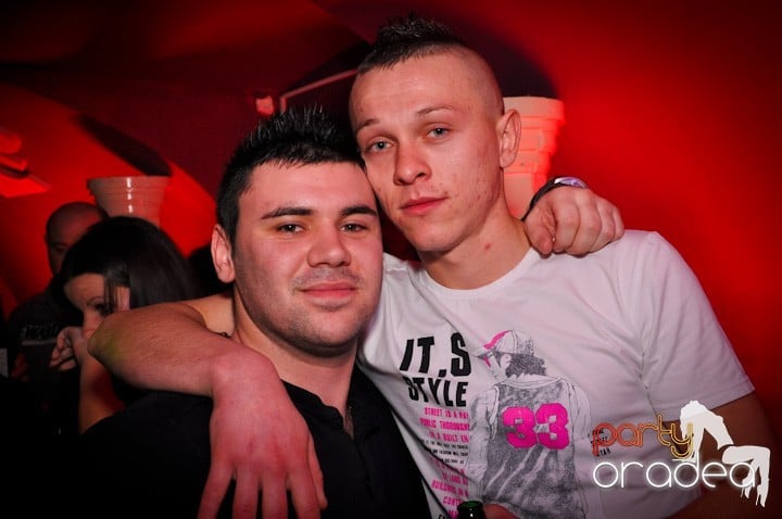 Club Atti's pe ringul de dans, 