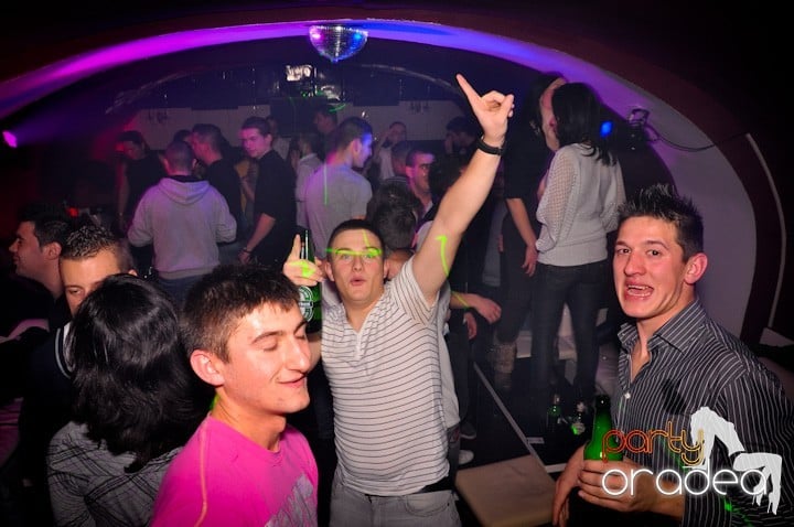 Club Atti's pe ringul de dans, 