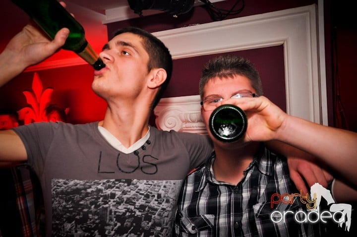 Club Atti's pe ringul de dans, 