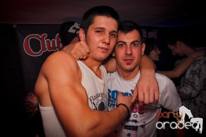 Club Atti's pe ringul de dans, 