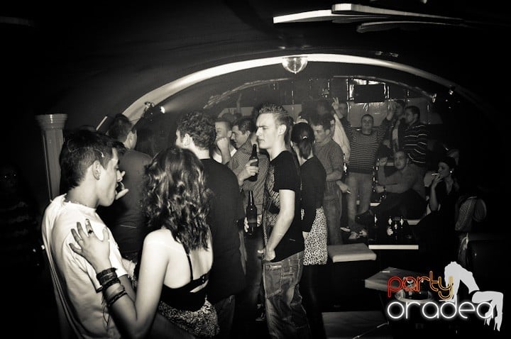 Club Atti's pe ringul de dans, 