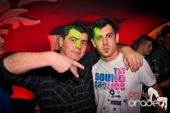 Club Atti's pe ringul de dans, 