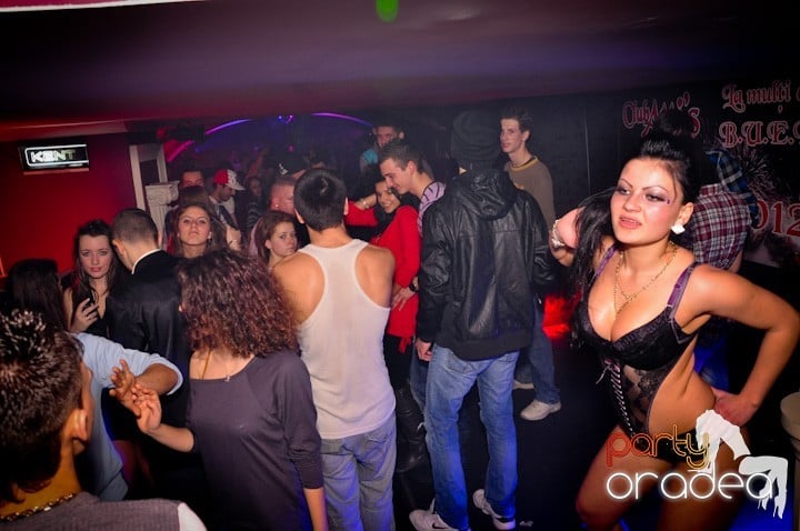 Club Atti's pe ringul de dans, 