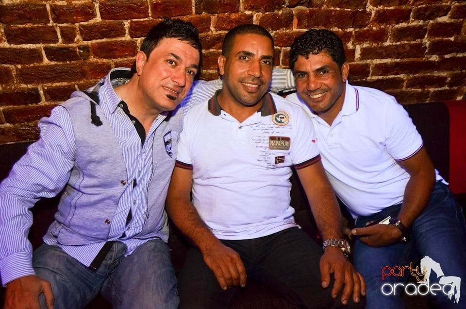 Club Escape: Caveman in the mix, 