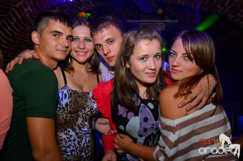 Club Escape: Caveman in the mix, 