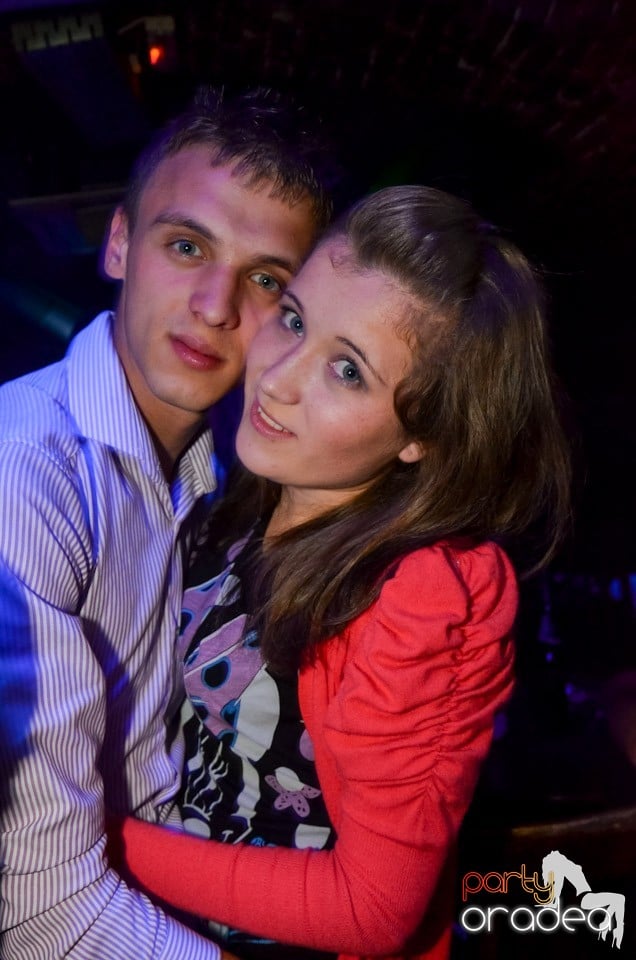 Club Escape: Caveman in the mix, 