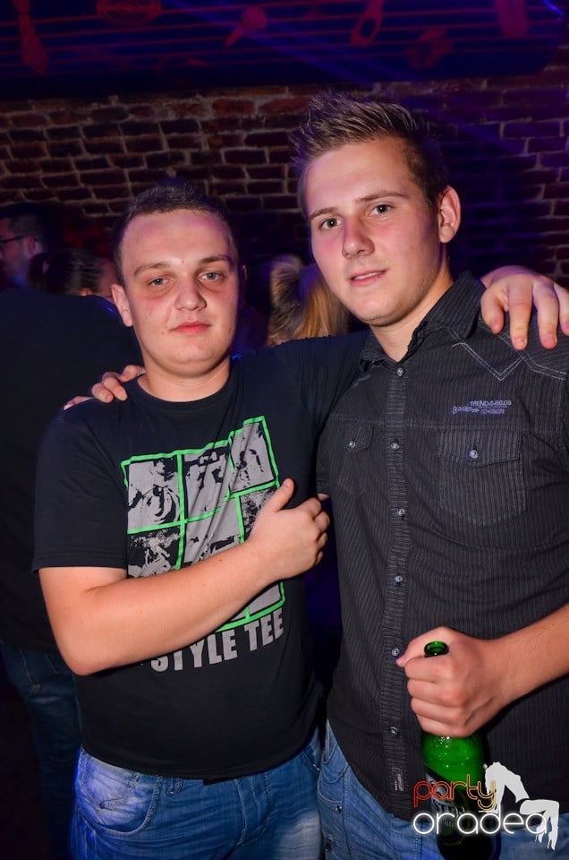 Club Escape: Caveman in the mix, 