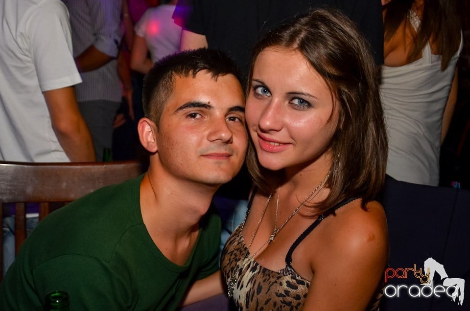 Club Escape: Caveman in the mix, 