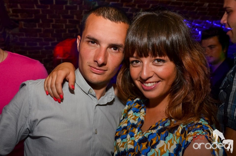 Club Escape: Caveman in the mix, 