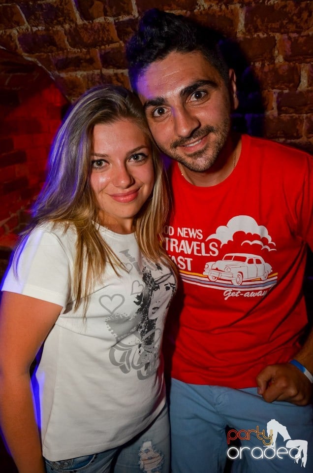 Club Escape: Caveman in the mix, 