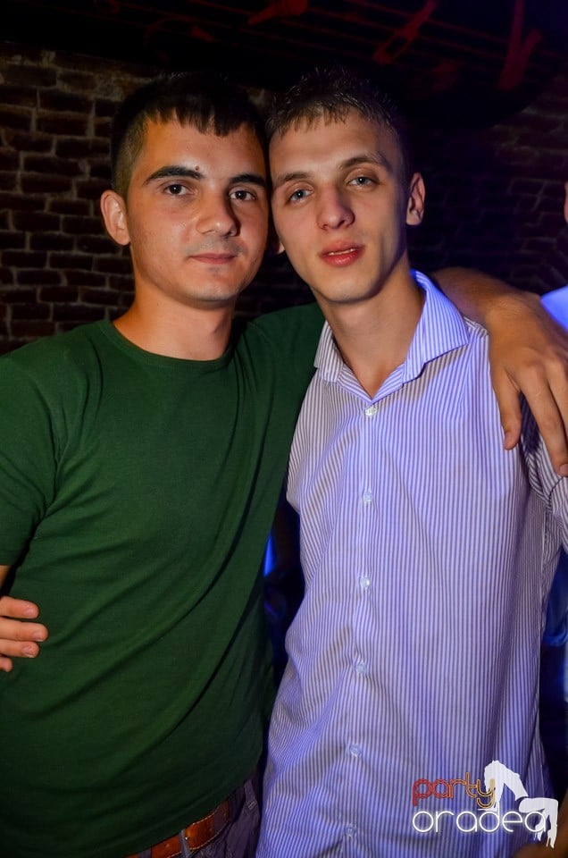 Club Escape: Caveman in the mix, 