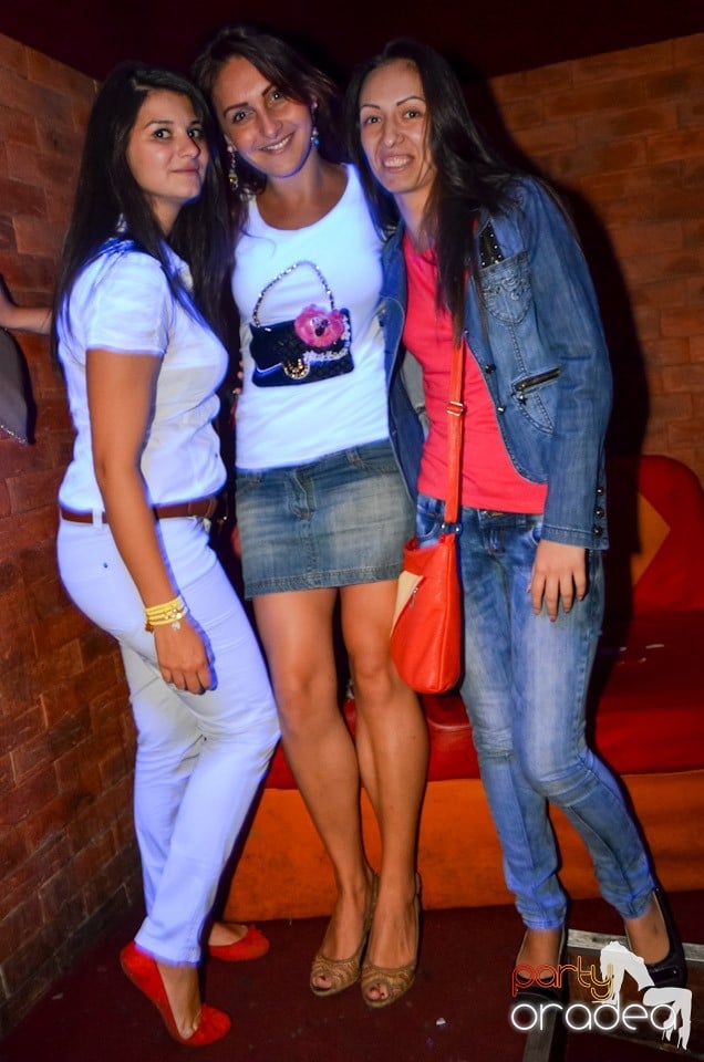 Club Escape: Caveman in the mix, 