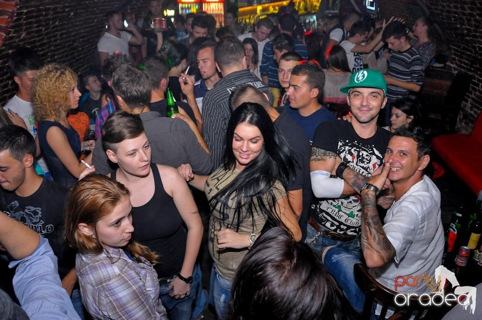 Club Escape: Caveman in the mix!, 