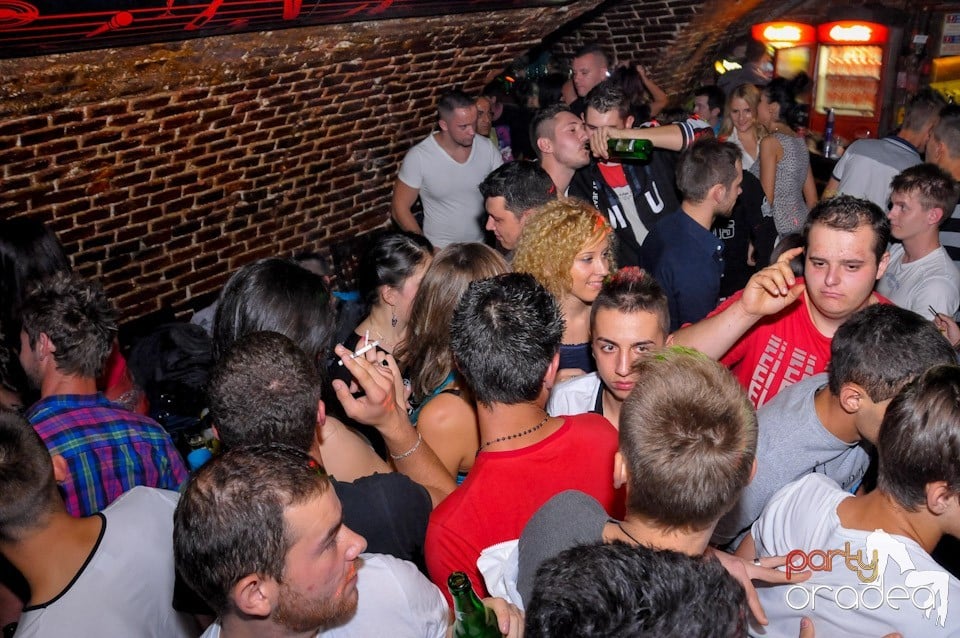 Club Escape: Caveman in the mix!, 