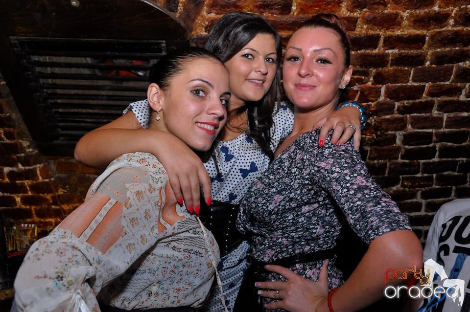 Club Escape: Caveman in the mix!, 