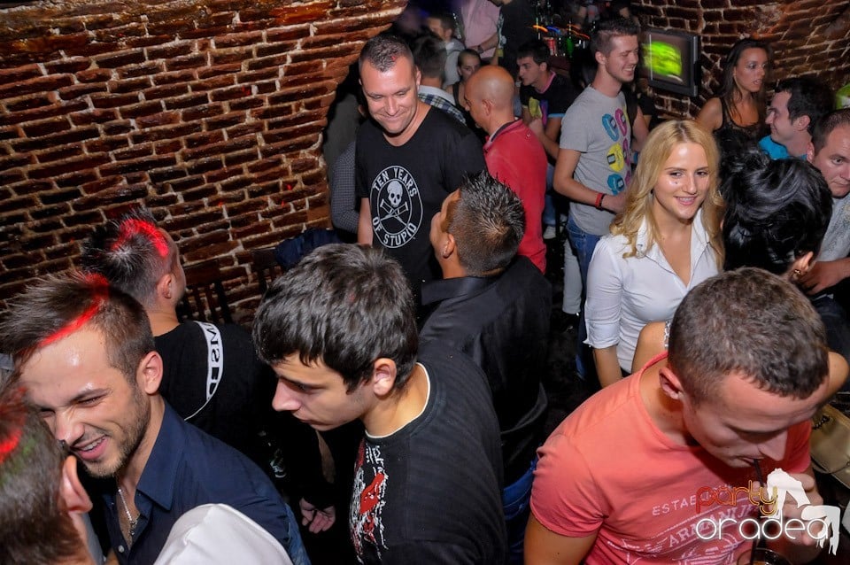 Club Escape: Caveman in the mix!, 