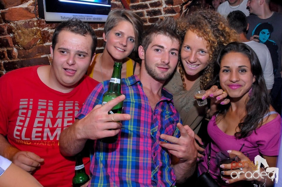 Club Escape: Caveman in the mix!, 