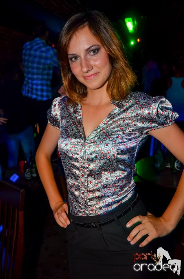 Club Escape: Caveman in the mix, 