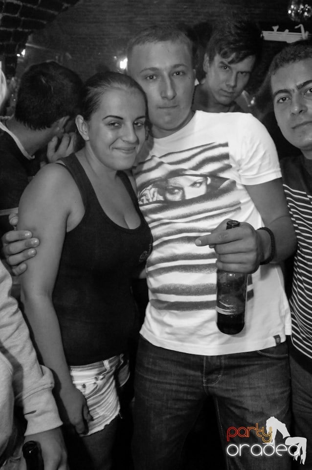 Club Escape: Caveman in the mix!, 