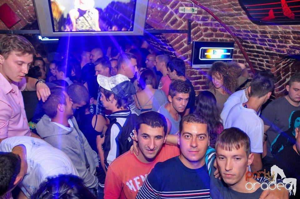 Club Escape: Caveman in the mix!, 