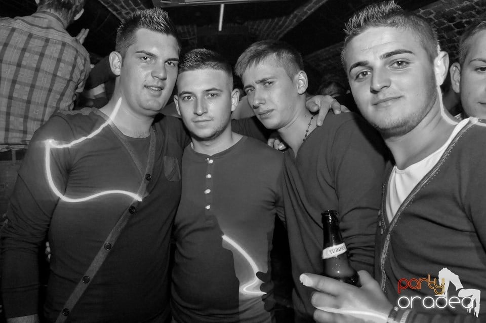 Club Escape: Caveman in the mix!, 