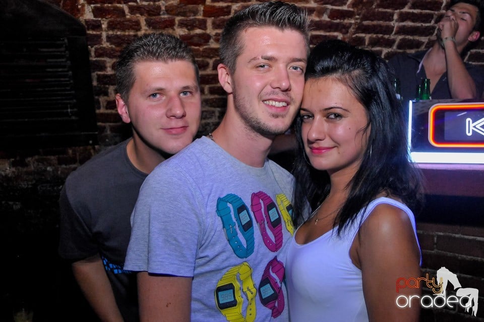 Club Escape: Caveman in the mix!, 