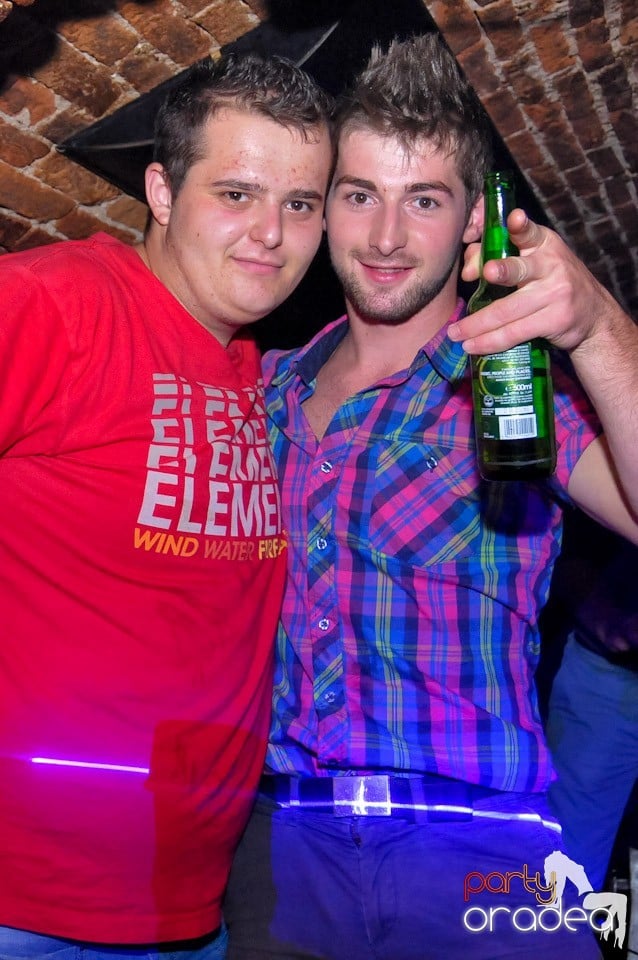 Club Escape: Caveman in the mix!, 