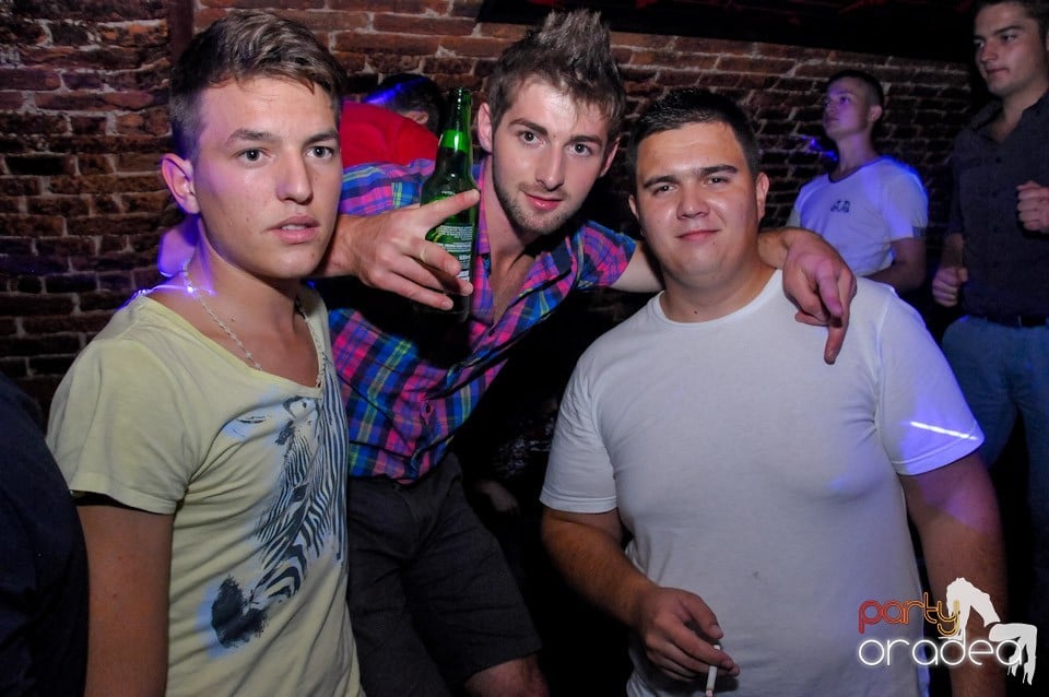 Club Escape: Caveman in the mix!, 