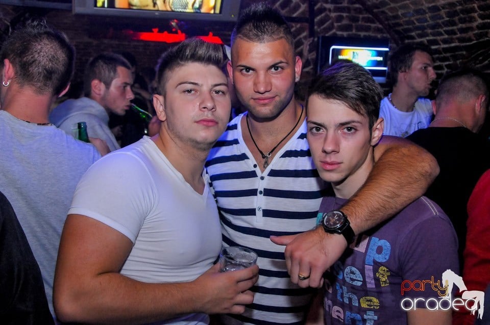 Club Escape: Caveman in the mix!, 