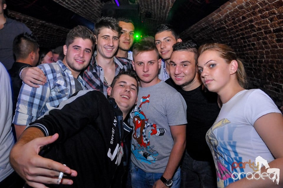 Club Escape: Caveman in the mix!, 