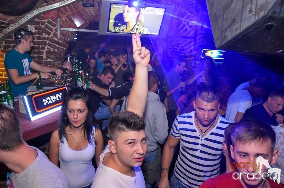 Club Escape: Caveman in the mix!, 