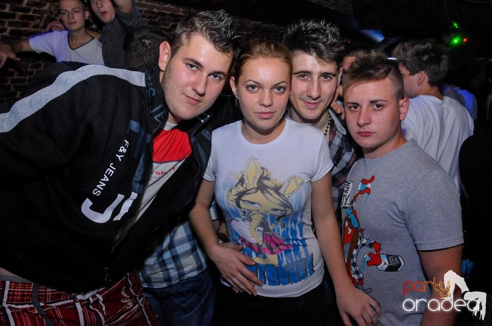 Club Escape: Caveman in the mix!, 