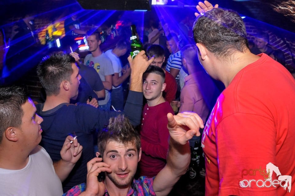 Club Escape: Caveman in the mix!, 