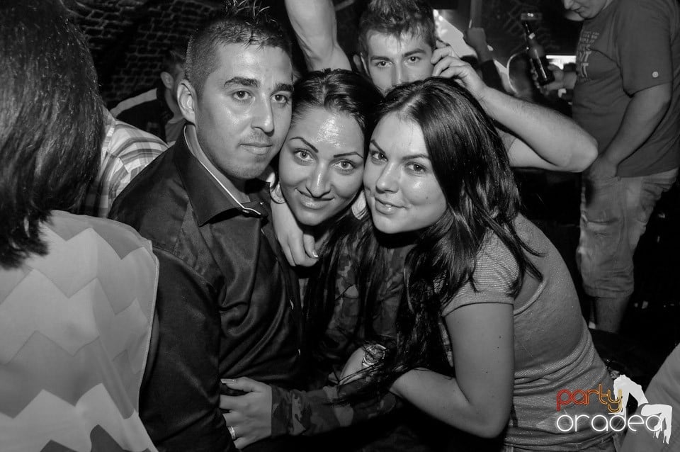 Club Escape: Caveman in the mix!, 