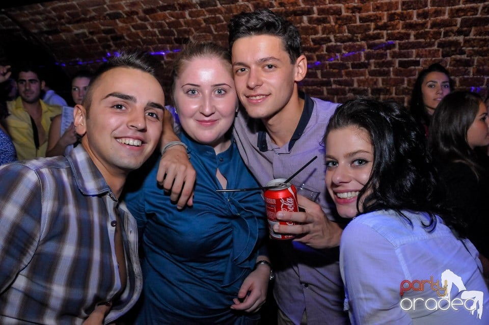 Club Escape: Caveman in the mix!, 