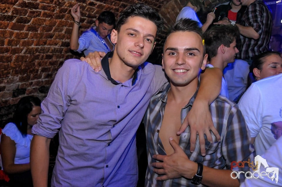 Club Escape: Caveman in the mix!, 