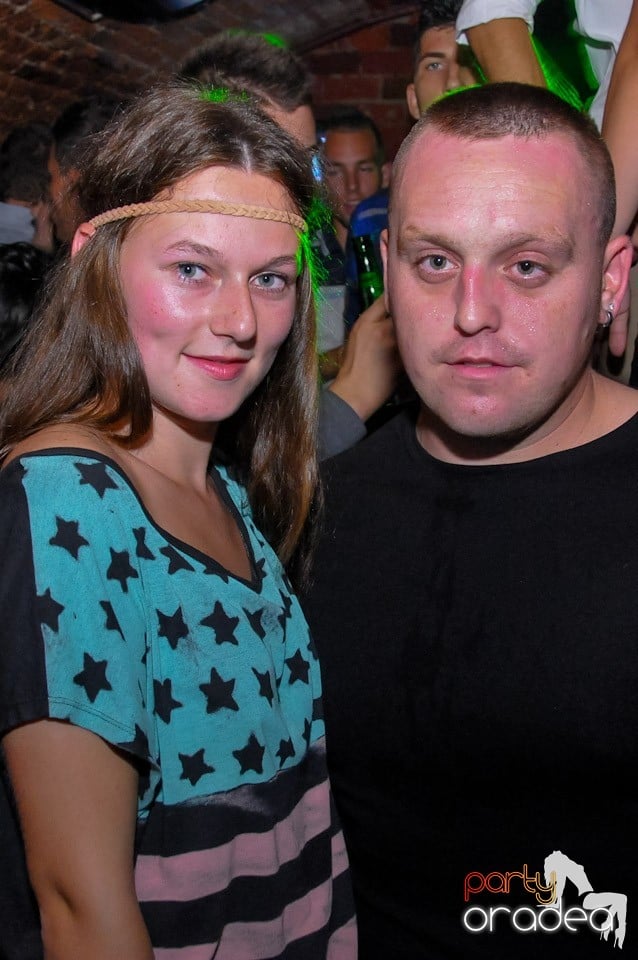 Club Escape: Caveman in the mix!, 