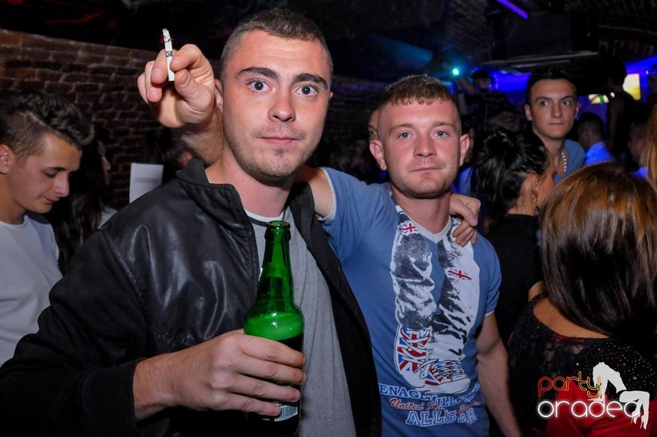 Club Escape: Caveman in the mix!, 