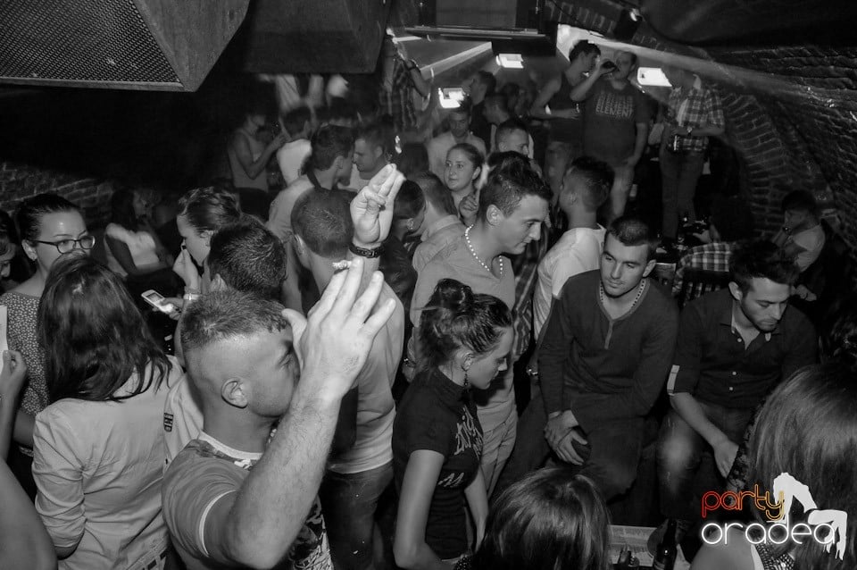 Club Escape: Caveman in the mix!, 