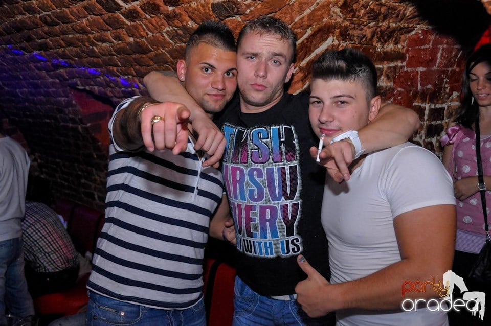 Club Escape: Caveman in the mix!, 