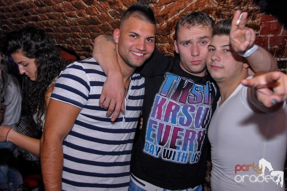 Club Escape: Caveman in the mix!, 