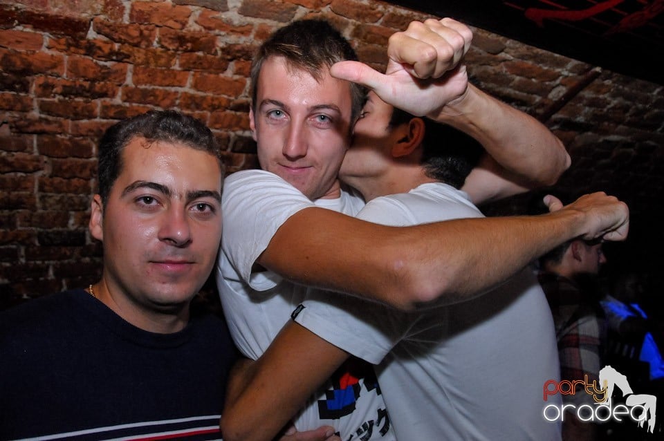 Club Escape: Caveman in the mix!, 