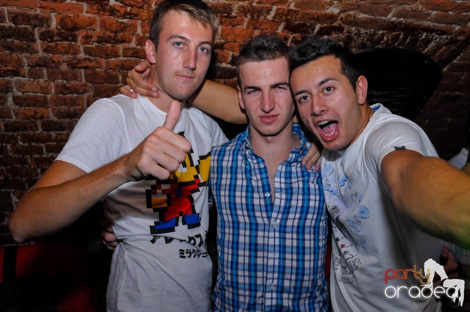 Club Escape: Caveman in the mix!, 