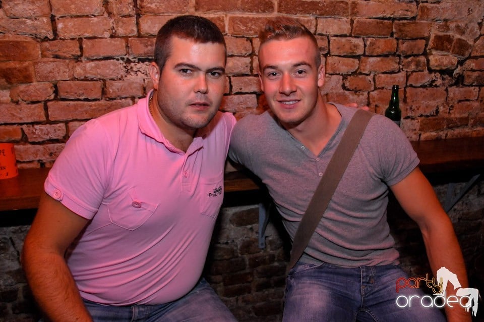 Club Escape: Caveman in the mix!, 