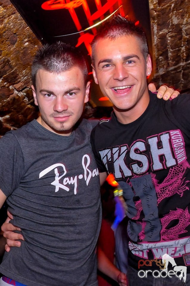 Club Escape: Caveman in the mix!, 