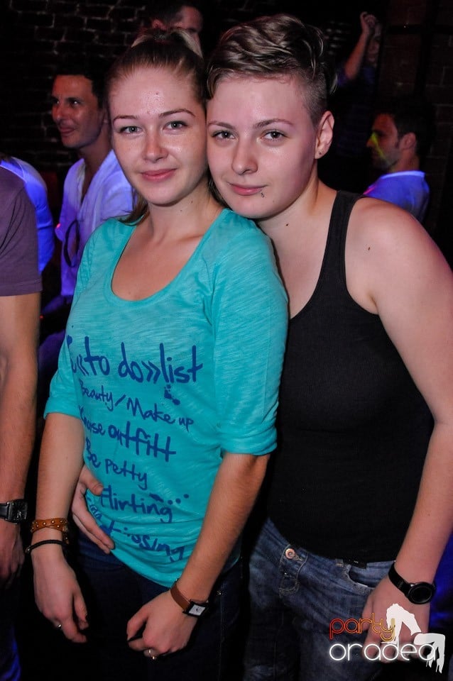 Club Escape: Caveman in the mix!, 