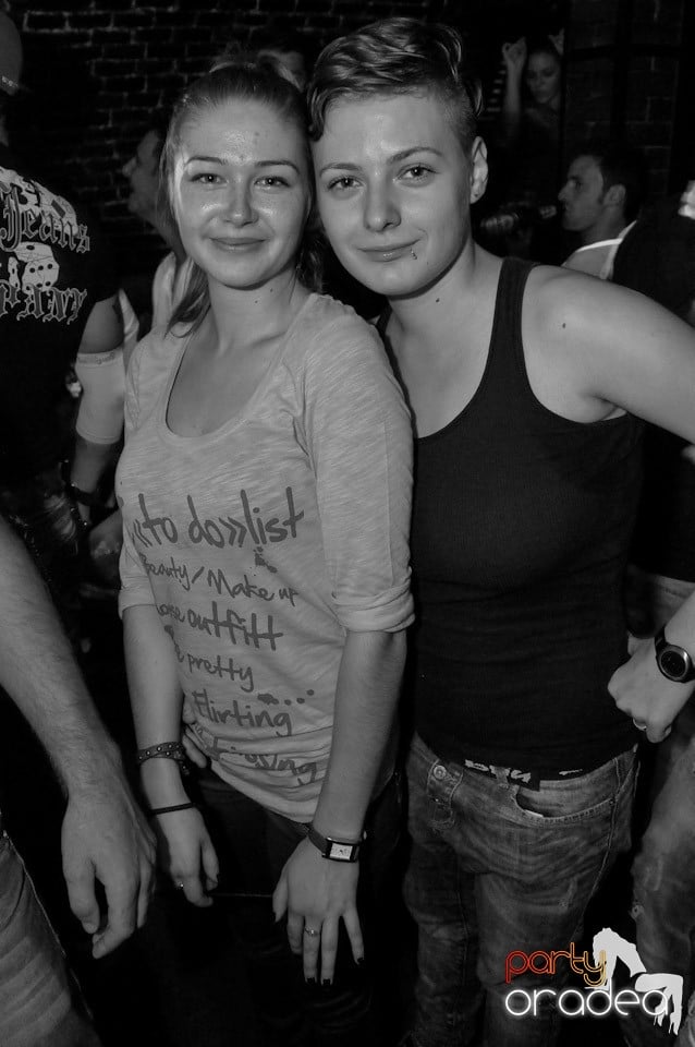 Club Escape: Caveman in the mix!, 