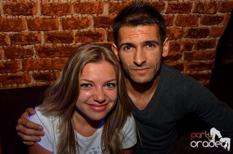 Club Escape: Caveman in the mix, 